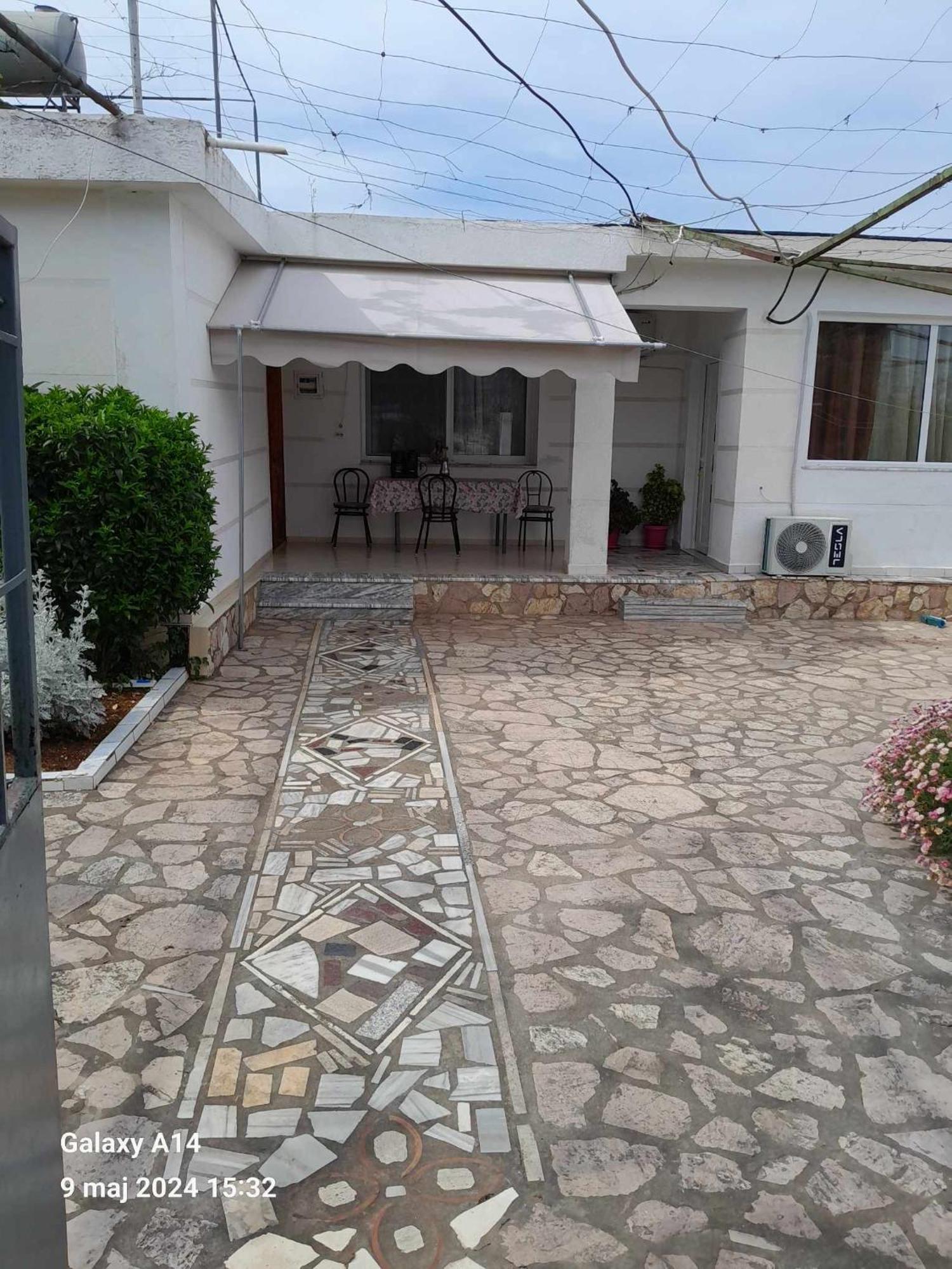Flora'S Place Sarandë Exteriör bild