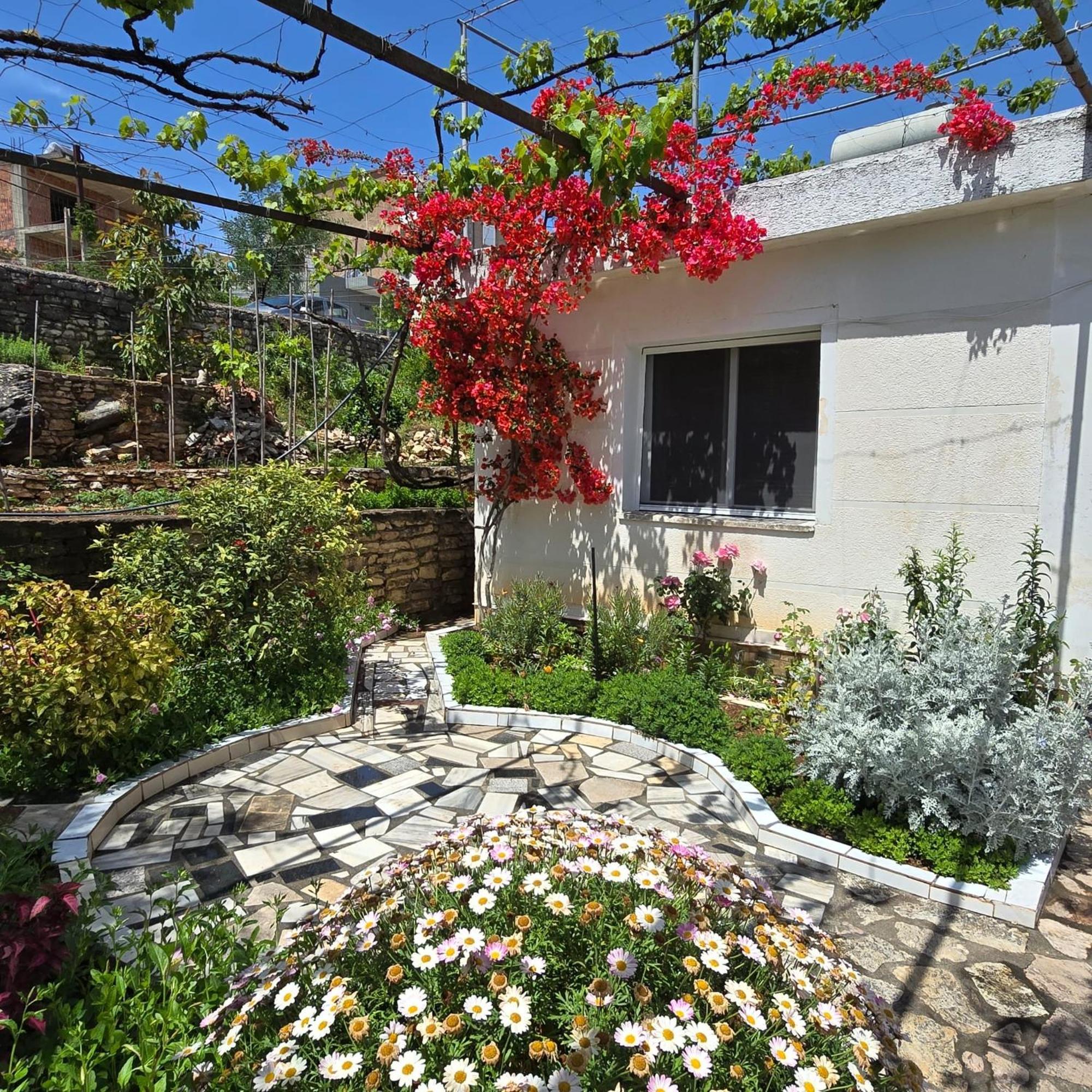 Flora'S Place Sarandë Exteriör bild